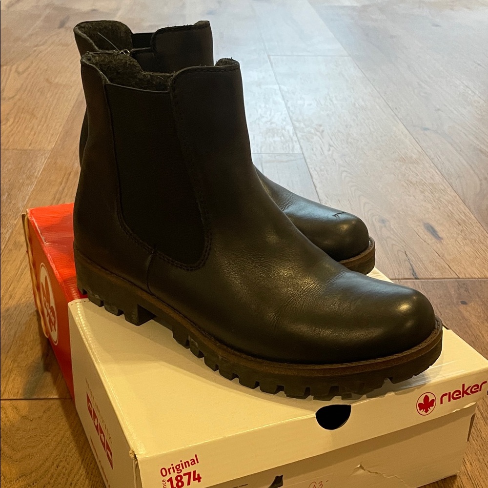 Rieker Payton Black Chelsea Boots
